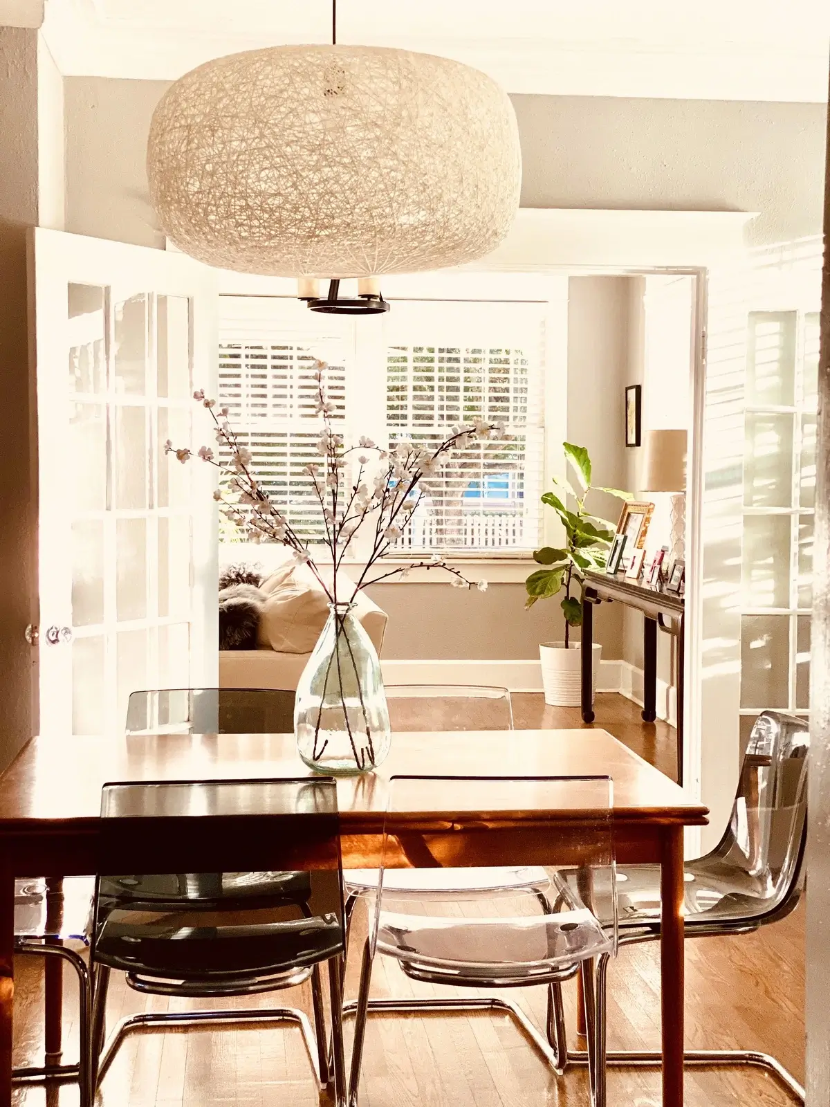 Keep the Space Clutter-Free and Organized for dining room